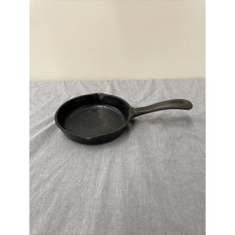 Vintage Wagner 1891 Cast Iron 6 1/2 Inch Skillet Free Shipping Benefits Charity